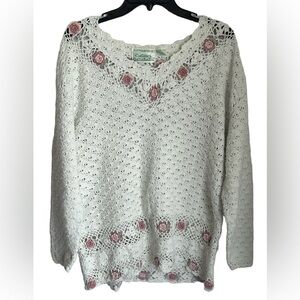 Vintage White Crochet Hand Knit Sweater Sz M Pink Flowers Grannycore Cottagecore